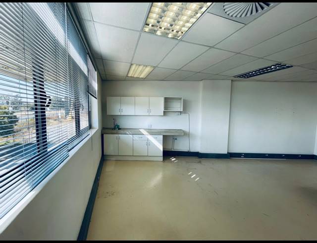 133M² OFFICE TO LET IN FOURWAYS
